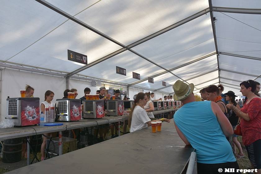 Pekelný ostrov Holýšov: V první den došlo na žádost o ruku, vystoupili David Koller, Harlej nebo Alkehol