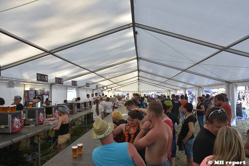 Pekelný ostrov Holýšov: V první den došlo na žádost o ruku, vystoupili David Koller, Harlej nebo Alkehol