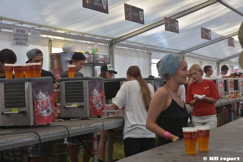 Pekelný ostrov Holýšov: V první den došlo na žádost o ruku, vystoupili David Koller, Harlej nebo Alkehol