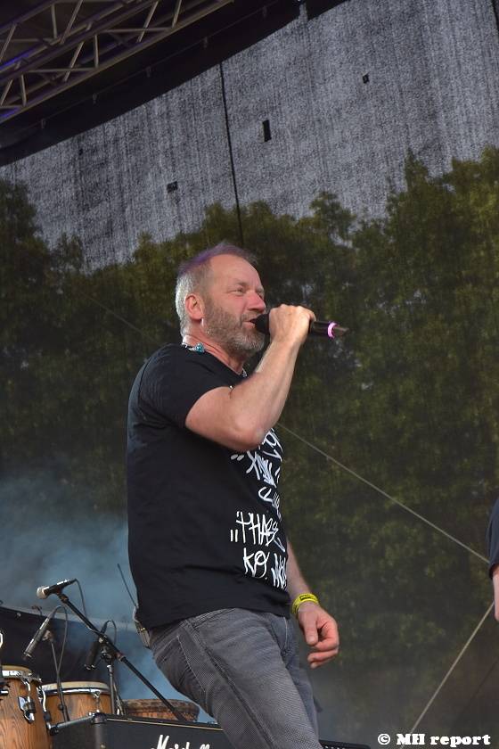 Pekelný ostrov Holýšov: V první den došlo na žádost o ruku, vystoupili David Koller, Harlej nebo Alkehol