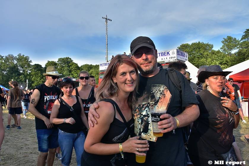 Pekelný ostrov Holýšov: V první den došlo na žádost o ruku, vystoupili David Koller, Harlej nebo Alkehol