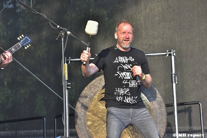 Pekelný ostrov Holýšov: V první den došlo na žádost o ruku, vystoupili David Koller, Harlej nebo Alkehol