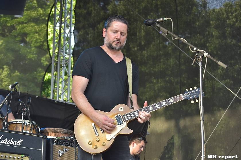 Pekelný ostrov Holýšov: V první den došlo na žádost o ruku, vystoupili David Koller, Harlej nebo Alkehol