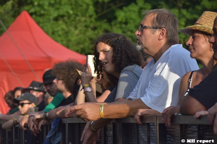 Pekelný ostrov Holýšov: V první den došlo na žádost o ruku, vystoupili David Koller, Harlej nebo Alkehol