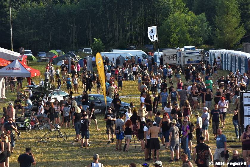 Pekelný ostrov Holýšov: V první den došlo na žádost o ruku, vystoupili David Koller, Harlej nebo Alkehol