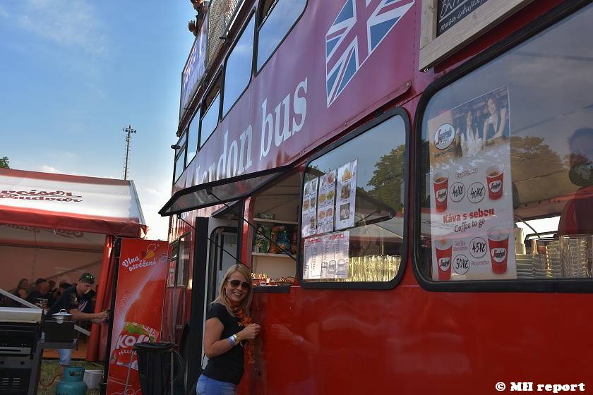 Pekelný ostrov Holýšov: V první den došlo na žádost o ruku, vystoupili David Koller, Harlej nebo Alkehol