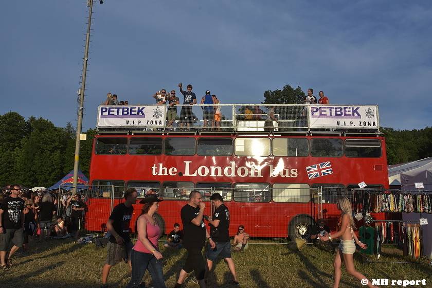 Pekelný ostrov Holýšov: V první den došlo na žádost o ruku, vystoupili David Koller, Harlej nebo Alkehol