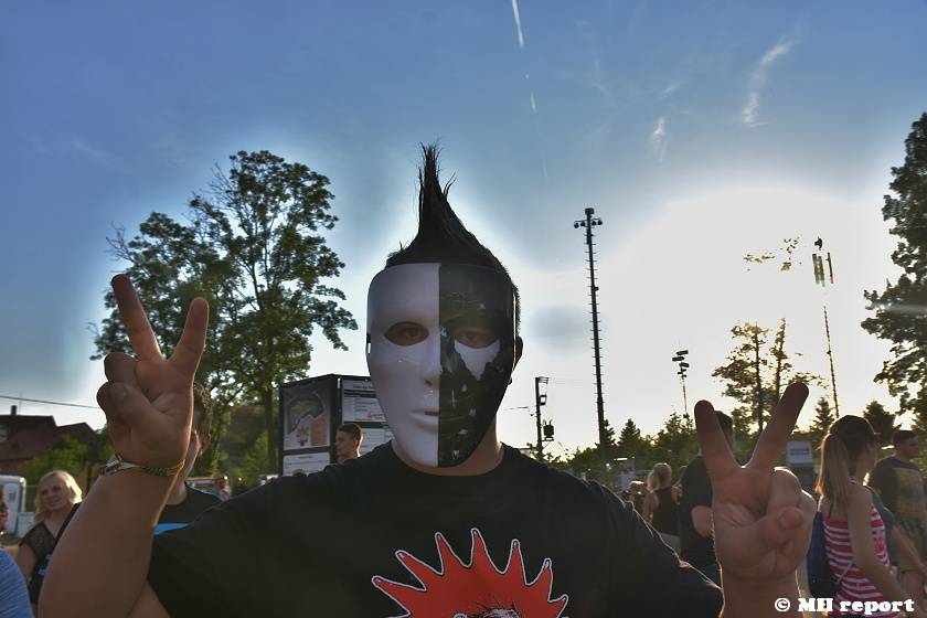 Pekelný ostrov Holýšov: V první den došlo na žádost o ruku, vystoupili David Koller, Harlej nebo Alkehol