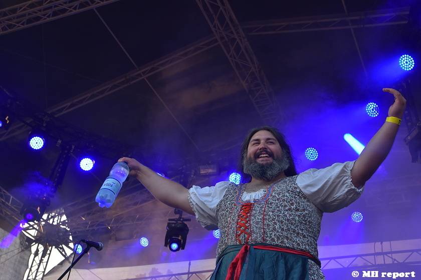 Pekelný ostrov Holýšov: V první den došlo na žádost o ruku, vystoupili David Koller, Harlej nebo Alkehol