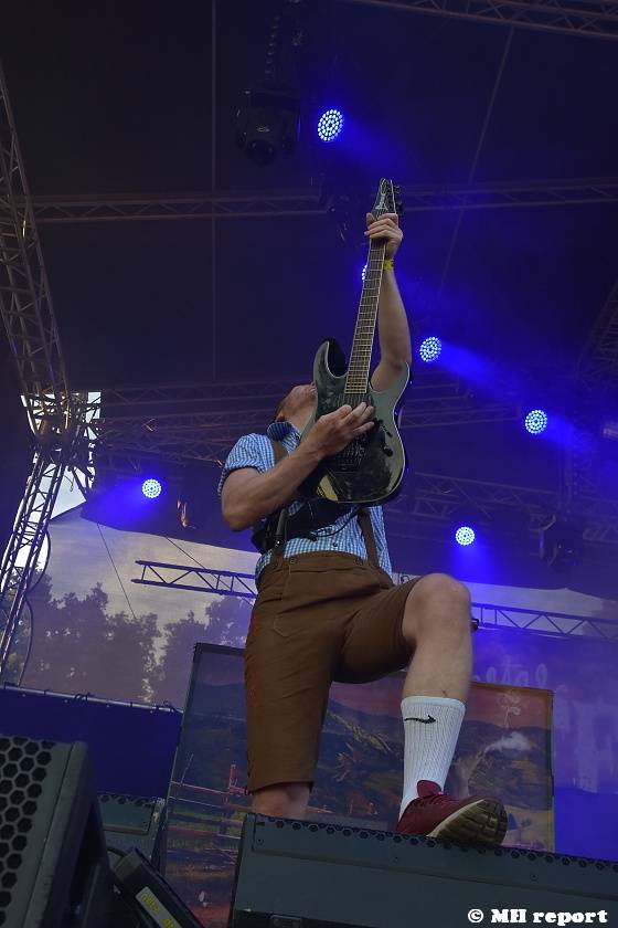 Pekelný ostrov Holýšov: V první den došlo na žádost o ruku, vystoupili David Koller, Harlej nebo Alkehol