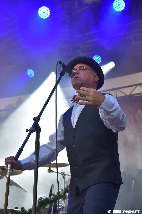 Pekelný ostrov Holýšov: V první den došlo na žádost o ruku, vystoupili David Koller, Harlej nebo Alkehol