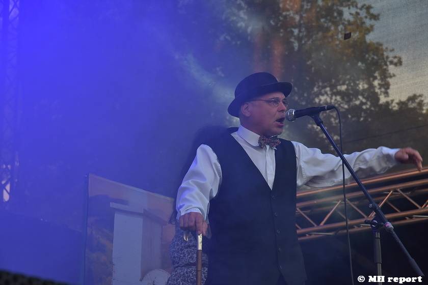 Pekelný ostrov Holýšov: V první den došlo na žádost o ruku, vystoupili David Koller, Harlej nebo Alkehol