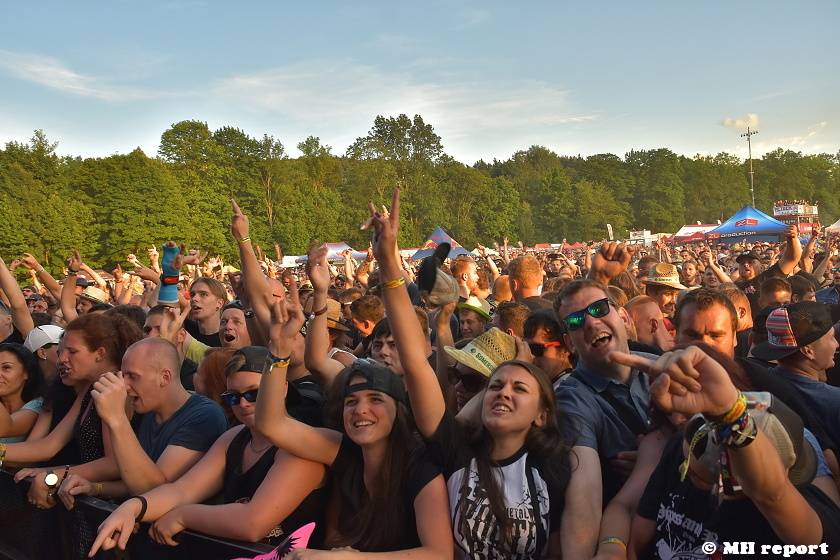 Pekelný ostrov Holýšov: V první den došlo na žádost o ruku, vystoupili David Koller, Harlej nebo Alkehol