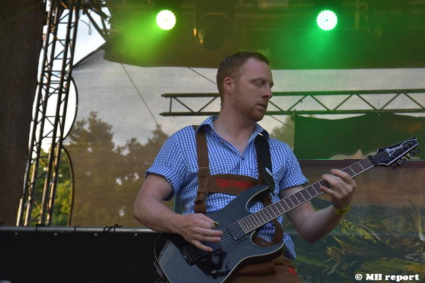 Pekelný ostrov Holýšov: V první den došlo na žádost o ruku, vystoupili David Koller, Harlej nebo Alkehol