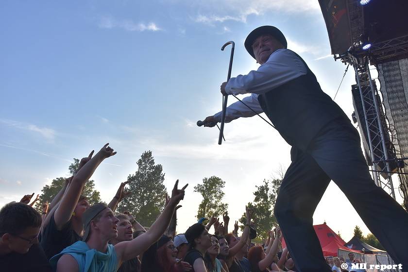 Pekelný ostrov Holýšov: V první den došlo na žádost o ruku, vystoupili David Koller, Harlej nebo Alkehol