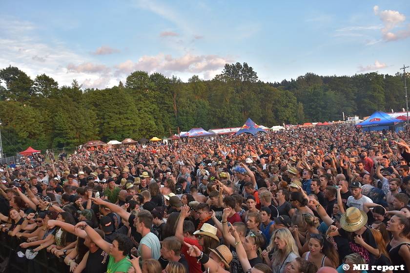 Pekelný ostrov Holýšov: V první den došlo na žádost o ruku, vystoupili David Koller, Harlej nebo Alkehol