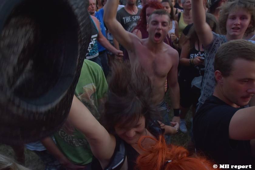 Pekelný ostrov Holýšov: V první den došlo na žádost o ruku, vystoupili David Koller, Harlej nebo Alkehol