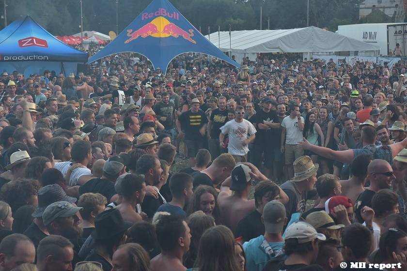 Pekelný ostrov Holýšov: V první den došlo na žádost o ruku, vystoupili David Koller, Harlej nebo Alkehol