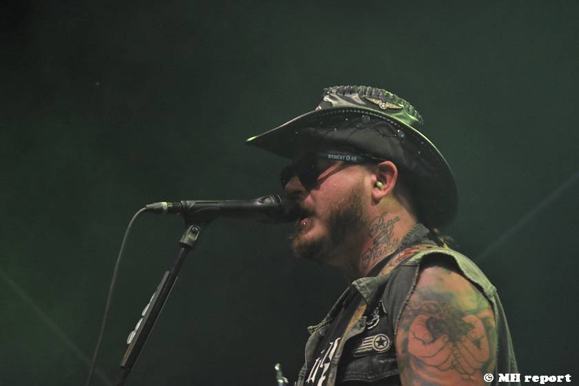 Pekelný ostrov Holýšov: V první den došlo na žádost o ruku, vystoupili David Koller, Harlej nebo Alkehol