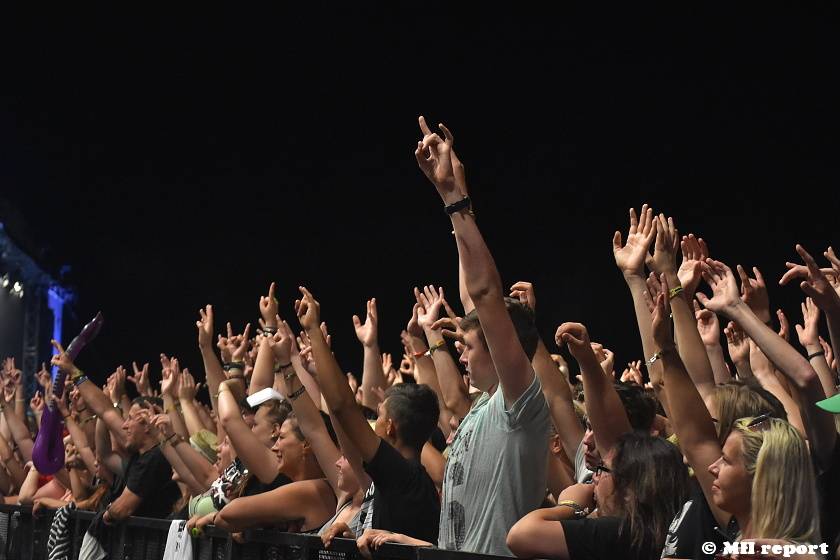 Pekelný ostrov Holýšov: V první den došlo na žádost o ruku, vystoupili David Koller, Harlej nebo Alkehol