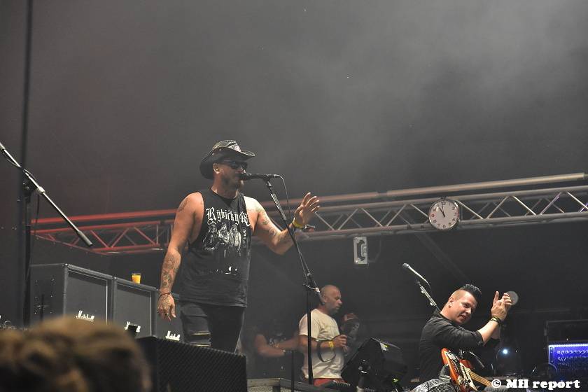 Pekelný ostrov Holýšov: V první den došlo na žádost o ruku, vystoupili David Koller, Harlej nebo Alkehol