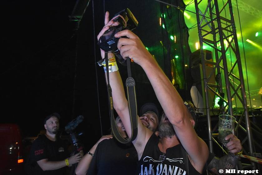 Pekelný ostrov Holýšov: V první den došlo na žádost o ruku, vystoupili David Koller, Harlej nebo Alkehol