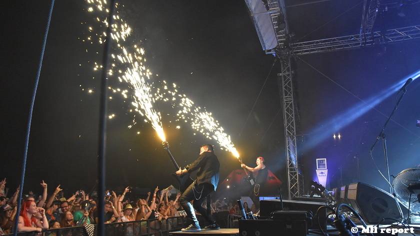 Pekelný ostrov Holýšov: V první den došlo na žádost o ruku, vystoupili David Koller, Harlej nebo Alkehol