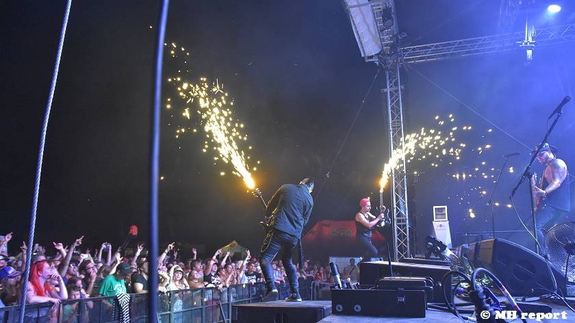 Pekelný ostrov Holýšov: V první den došlo na žádost o ruku, vystoupili David Koller, Harlej nebo Alkehol