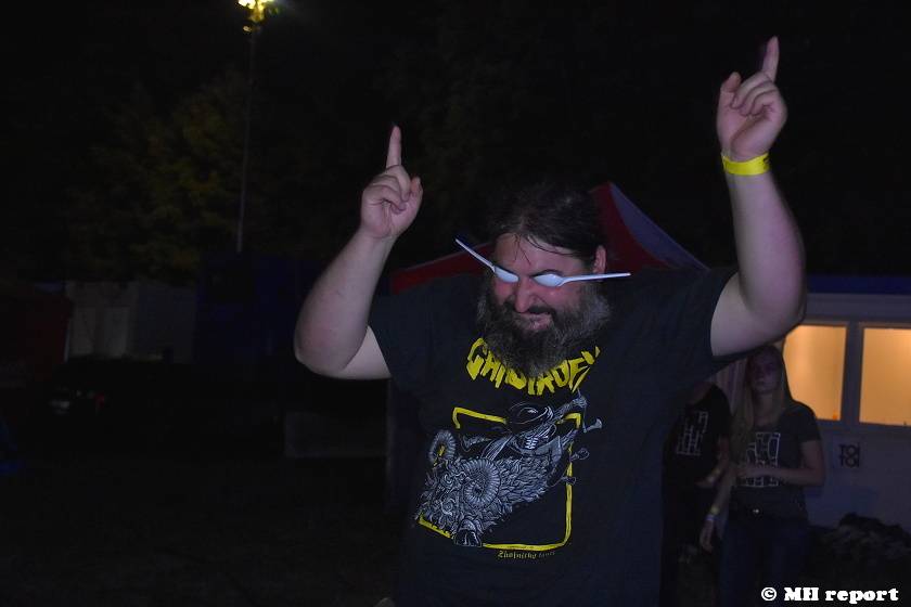 Pekelný ostrov Holýšov: V první den došlo na žádost o ruku, vystoupili David Koller, Harlej nebo Alkehol