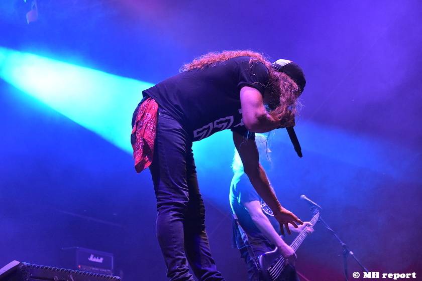 Pekelný ostrov Holýšov: V první den došlo na žádost o ruku, vystoupili David Koller, Harlej nebo Alkehol