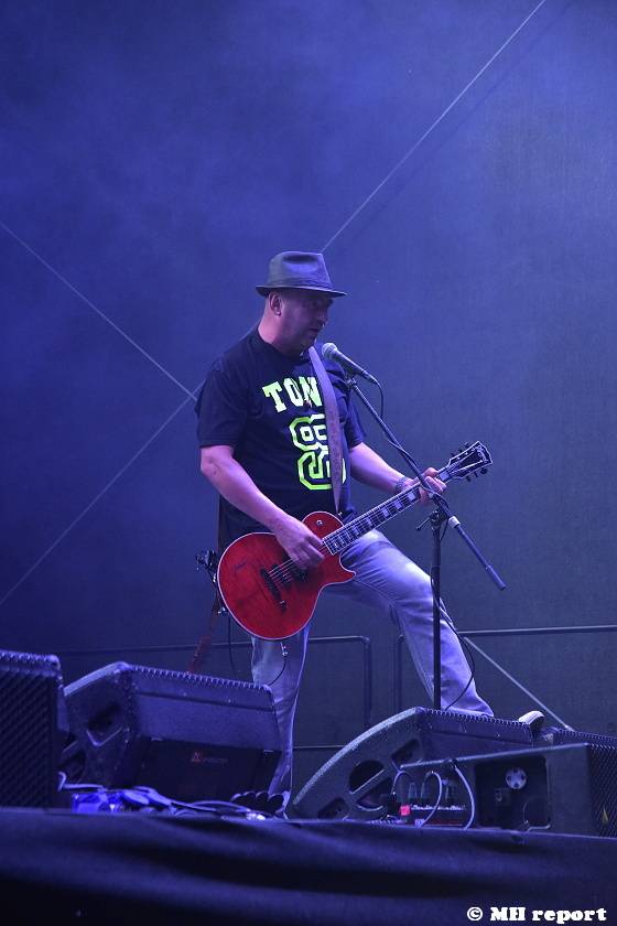 Pekelný ostrov Holýšov: V první den došlo na žádost o ruku, vystoupili David Koller, Harlej nebo Alkehol