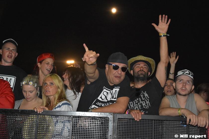 Pekelný ostrov Holýšov: V první den došlo na žádost o ruku, vystoupili David Koller, Harlej nebo Alkehol