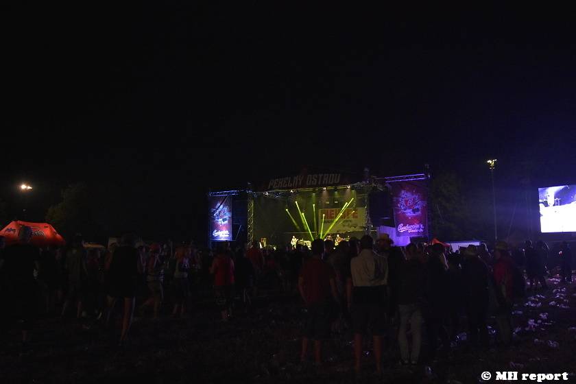 Pekelný ostrov Holýšov: V první den došlo na žádost o ruku, vystoupili David Koller, Harlej nebo Alkehol