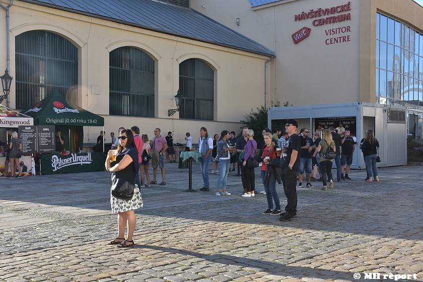 Kurtizány z 25. Avenue zahráli v Plzni v pivovaru