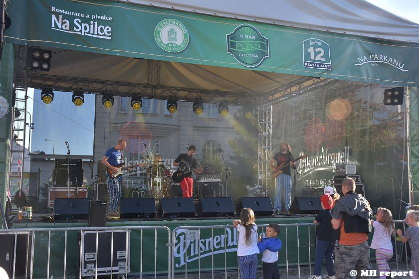 Kurtizány z 25. Avenue zahráli v Plzni v pivovaru