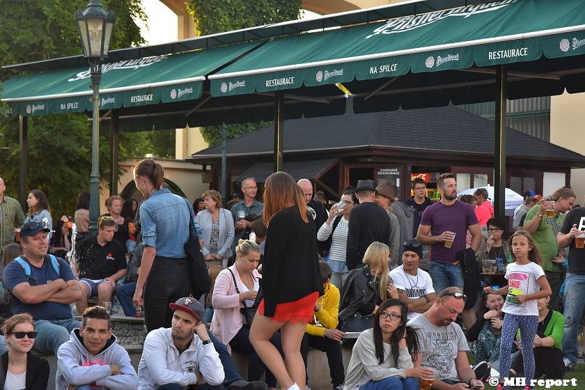 Kurtizány z 25. Avenue zahráli v Plzni v pivovaru