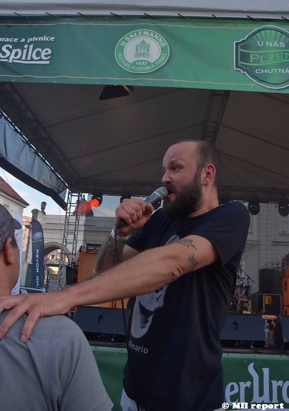 Kurtizány z 25. Avenue zahráli v Plzni v pivovaru