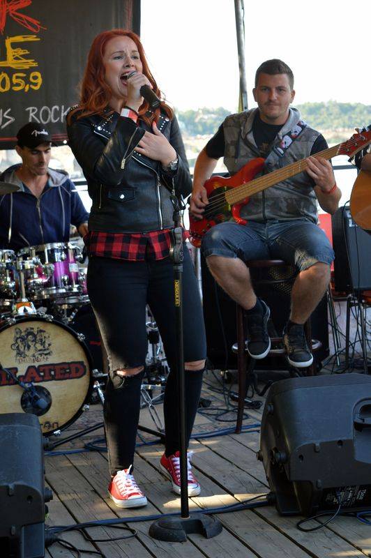 Letňák s RockZone zakotvil na Střeleckém ostrově, zahráli Ovoce nebo The Switch