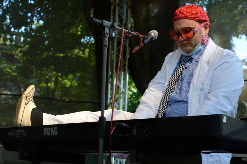 Letňák s RockZone zakotvil na Střeleckém ostrově, zahráli Ovoce nebo The Switch