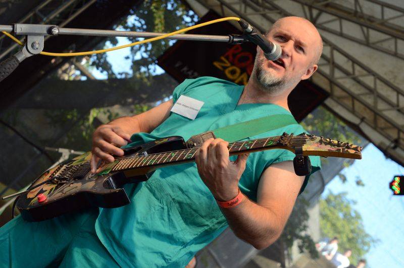 Letňák s RockZone zakotvil na Střeleckém ostrově, zahráli Ovoce nebo The Switch