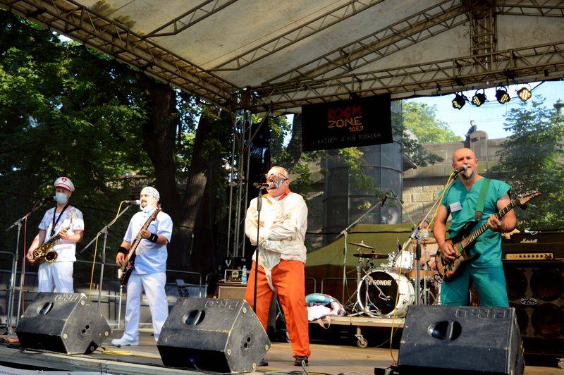 Letňák s RockZone zakotvil na Střeleckém ostrově, zahráli Ovoce nebo The Switch