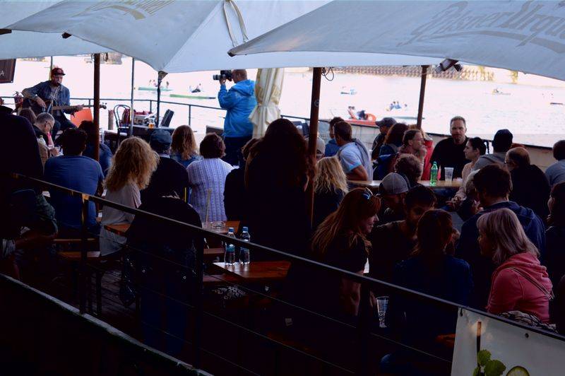 Letňák s RockZone zakotvil na Střeleckém ostrově, zahráli Ovoce nebo The Switch