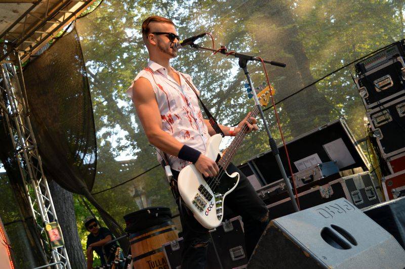 Letňák s RockZone zakotvil na Střeleckém ostrově, zahráli Ovoce nebo The Switch