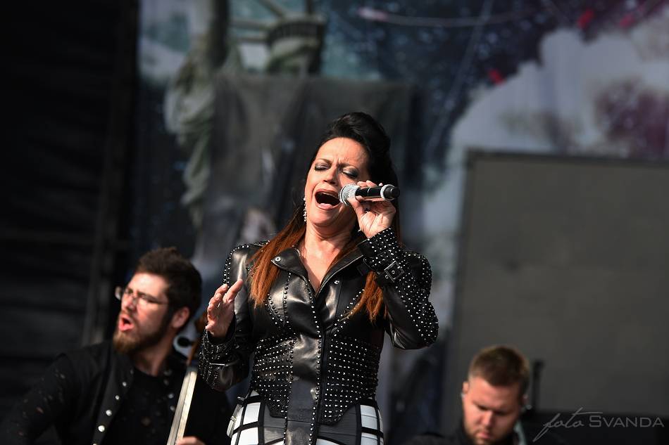 Masters Of Rock: Druhý den vizovickému metalovému svátku kralovali Epica nebo Sepultura