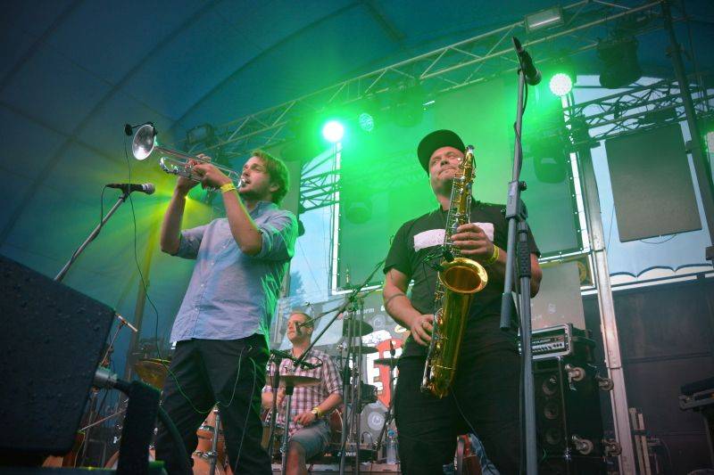 Divokej Bill dorazil na vlně Tsunami do Výravy