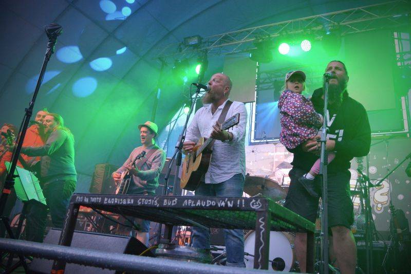 Divokej Bill dorazil na vlně Tsunami do Výravy