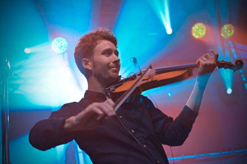 Divokej Bill dorazil na vlně Tsunami do Výravy