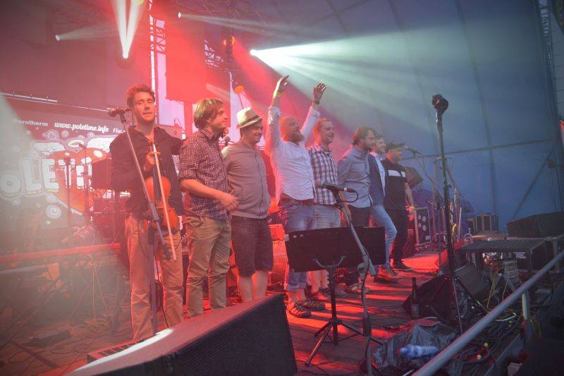 Divokej Bill dorazil na vlně Tsunami do Výravy