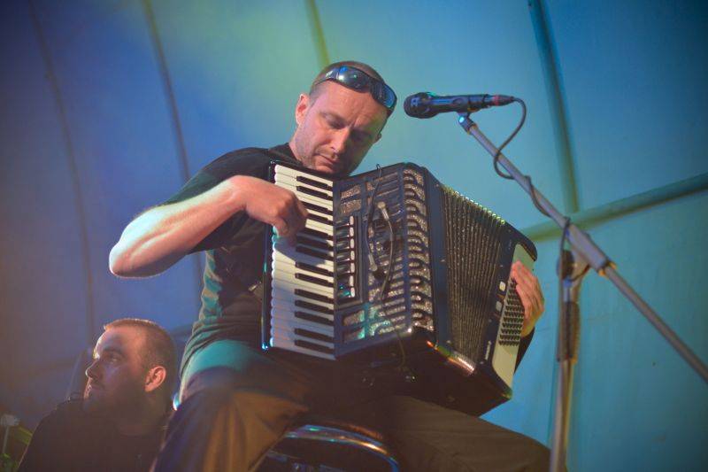 Divokej Bill dorazil na vlně Tsunami do Výravy