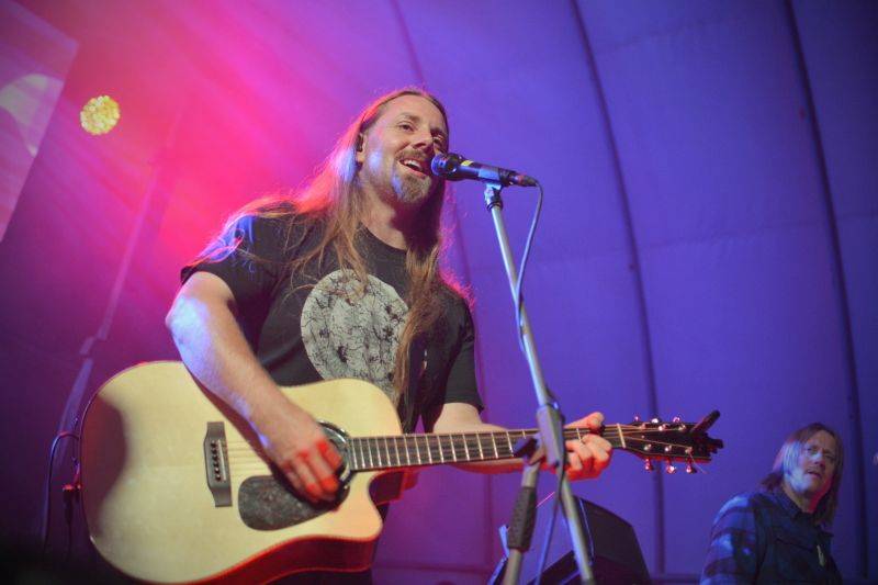 Divokej Bill dorazil na vlně Tsunami do Výravy